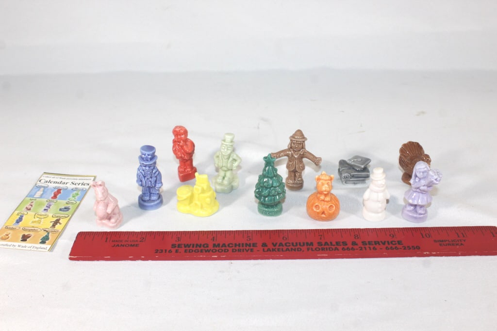 Wade figurines Calendar series 2008: Good overall as pictured
