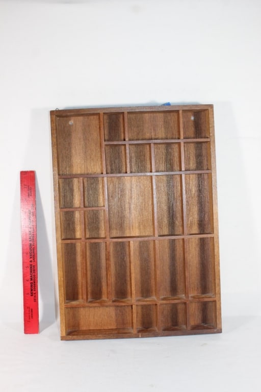Wooden Wade figurine wall shelf: Good overall as pictured