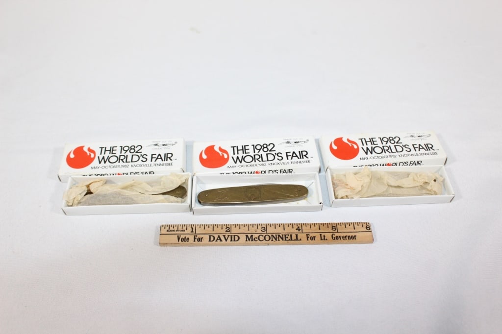 The 1982 World's Fair - Pocket knife (1 of 2)