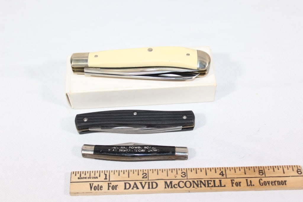 Schrade Cutlery bone pocketknife w/ 2 extra knife: Set of 3 pocket knife - Bone Schrade Cutlery, Plastic casing Imperial & 1 in Blackwood? Good overall as pictured.