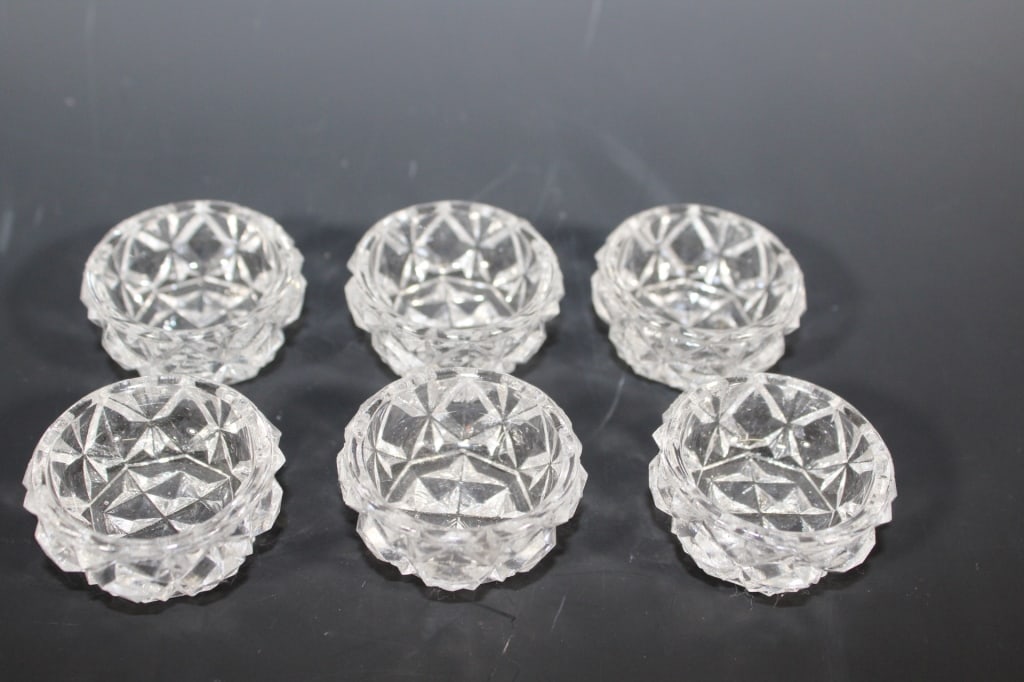 Vtg Set of Six  Pressed Glass Open Salts w/ Spoon (1 of 3)