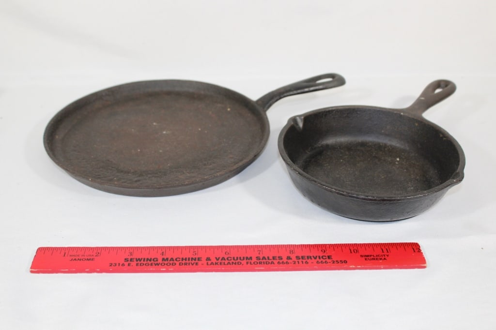 Lot of 2 Cast Iron Pans (1 of 3)