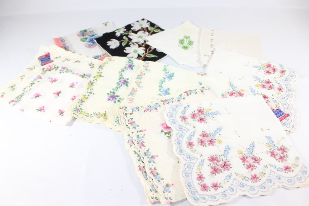 Lot of vintage Hankerchiefs: Good overall as pictured