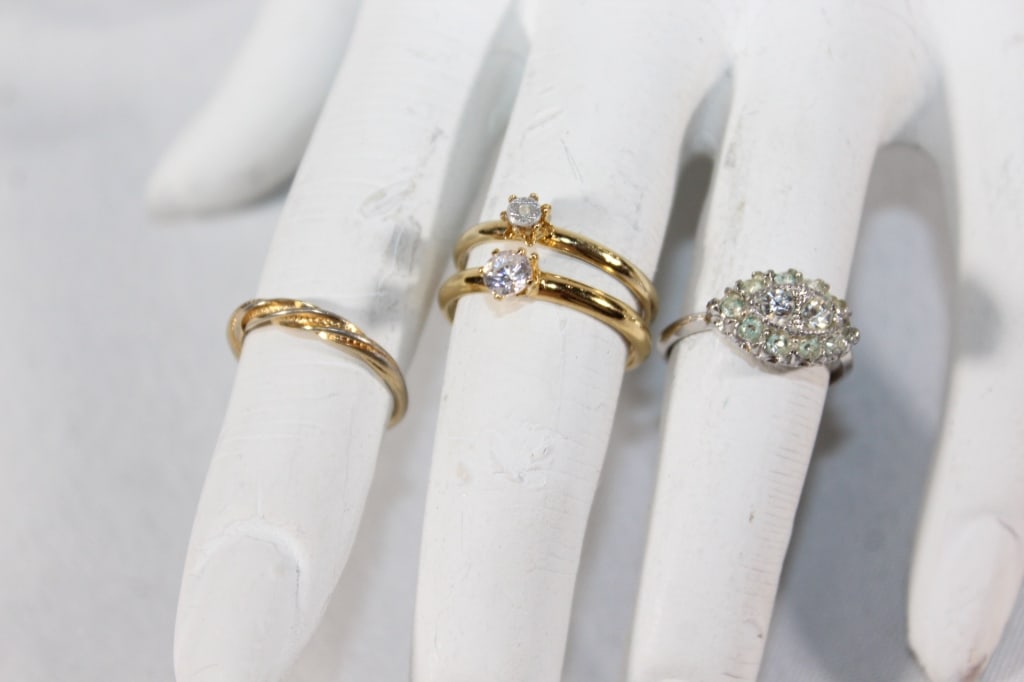 Lot of Vintage Costume Rings - 1 Gold Filled etc.: Good overall as pictured