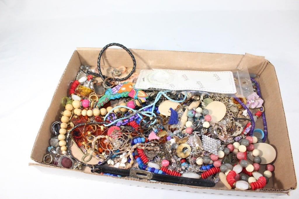 Lot of Costume Jewelry: Good overall as pictured
