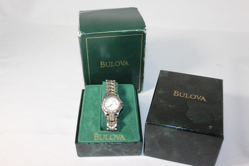 Bulova Ladies Watch with original Box: untested - missing stem