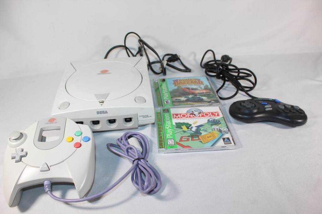 Sega Dreamcast - with Controller and Games (1 of 5)