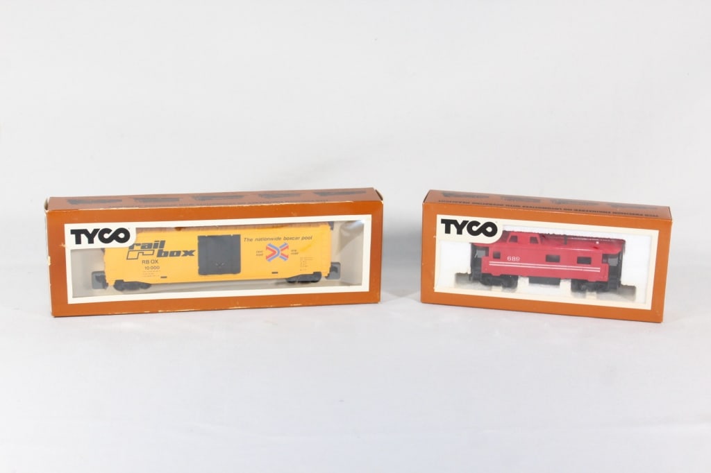 Pair of Tyco HO Scale Train Cars, Caboose, Trail (1 of 3)