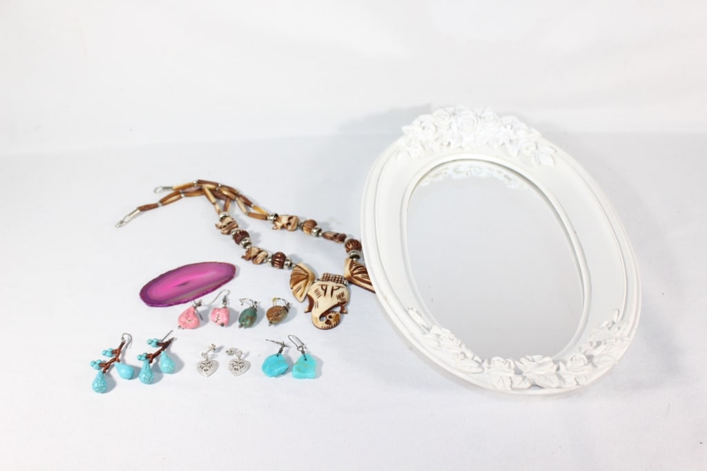 White Flower Vanity Tray and Misc Jewelry (1 of 5)