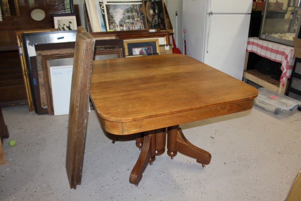 Antique Tiger Oak Expandable Dining Table (1 of 4)