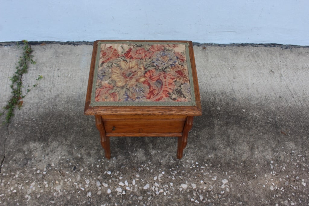 Rare Victorian Foot stool, and shoe shine stand (1 of 4)