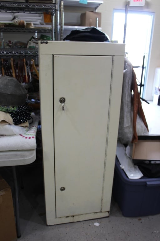 Standup 8 slot Gun Rack with keys: Measures about 21"wide, 55" tall, and 10" deep good overall as pictured