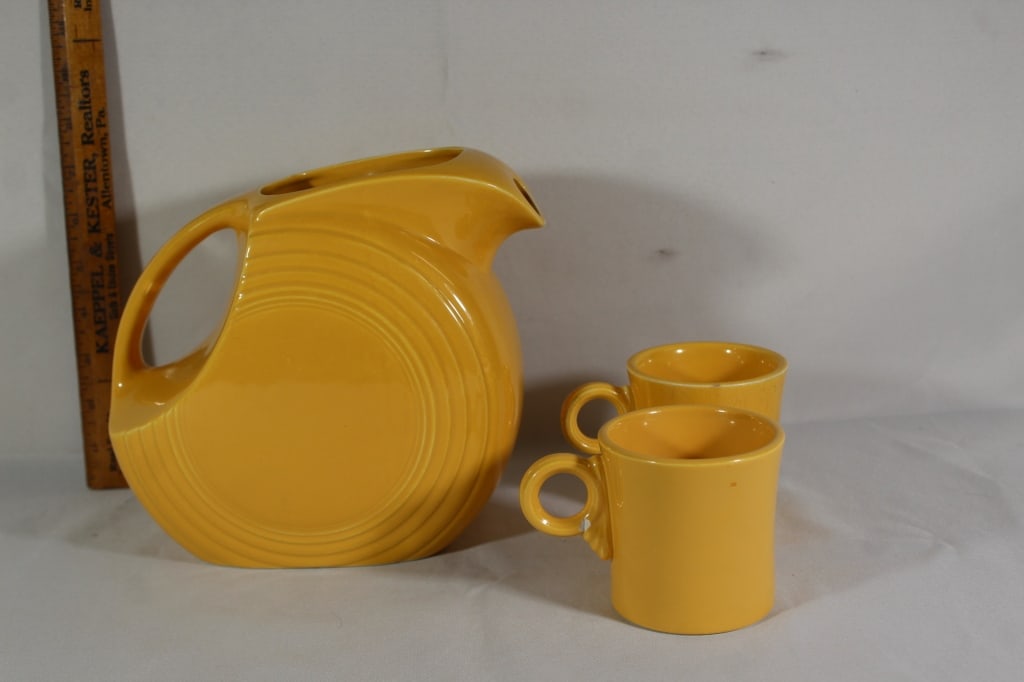 Yellow Fiestaware Pitcher and 2 cups (1 of 3)
