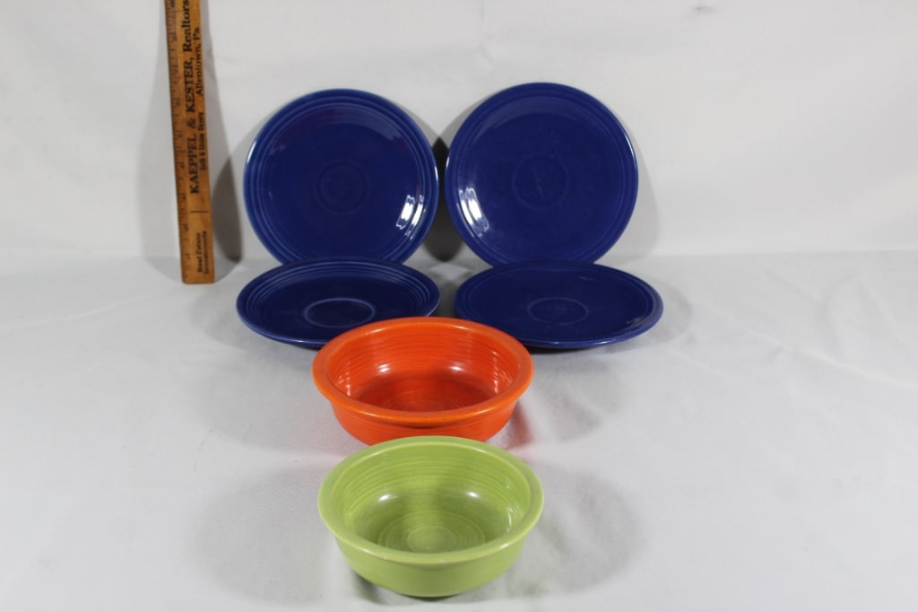 4 Fiestaware Saucers, and 2 Small Fiestaware bowls: good overall as pictured