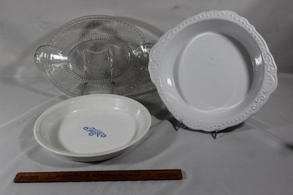 EAPG Lucky Platter& Eurogres,Corningwear Pie plate (1 of 2)