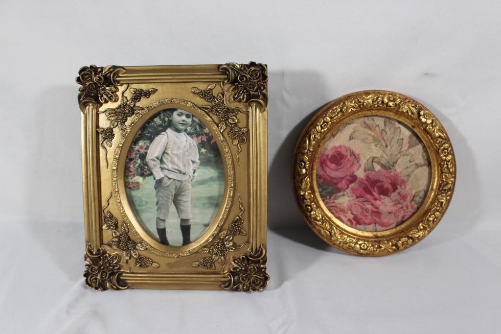 2 Golden Vintage Picture Frames (1 of 2)