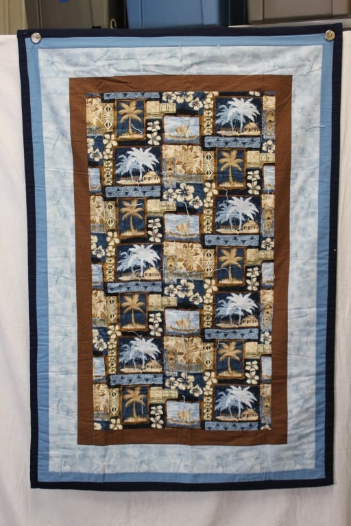 Palm Tree Hawiian Theme Quilt: Good overall as pictured. Measures about 37" x 56".