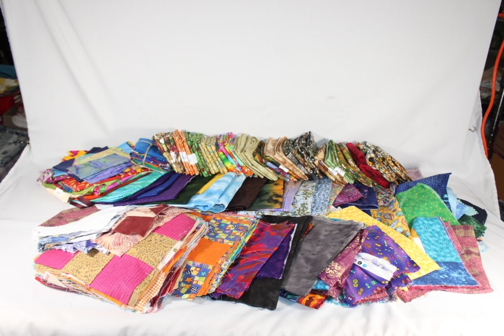 10 Pounds of Assoted Quilters Fabric: Good overall as pictured.