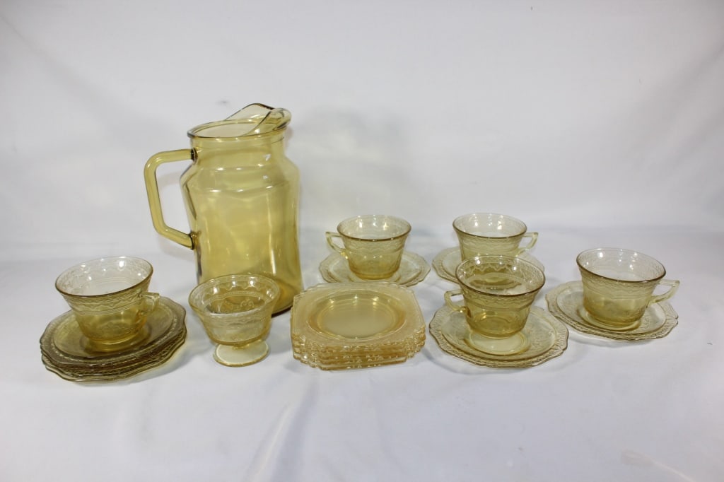 Dep Glass- Federal Amber Patrician Spoke & Asst: 5 Cups, 8 Saucers, 1 Footed Berry Bowl 5 Square Saucers Fostoria (?) 1 Lg Amber Pitcher Good overall as pictured