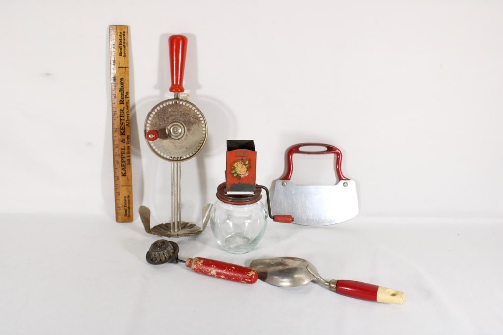 Lot of Red Handle Kitchen Tools /5 (1 of 2)