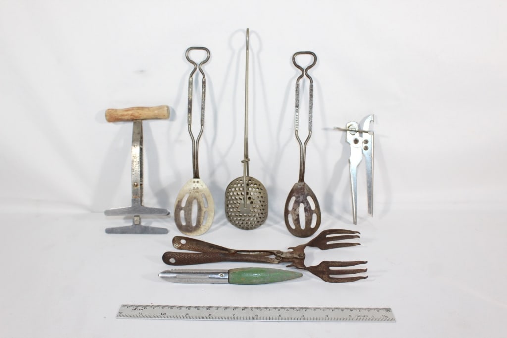 Lot of Vtg Metal Kitchen Tools / 7 (1 of 2)