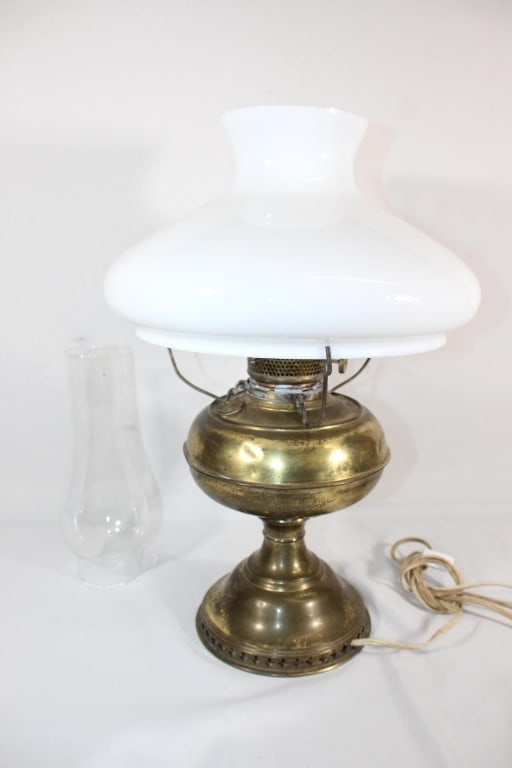 Converted Vtg Brass Oil Lamp (1 of 3)