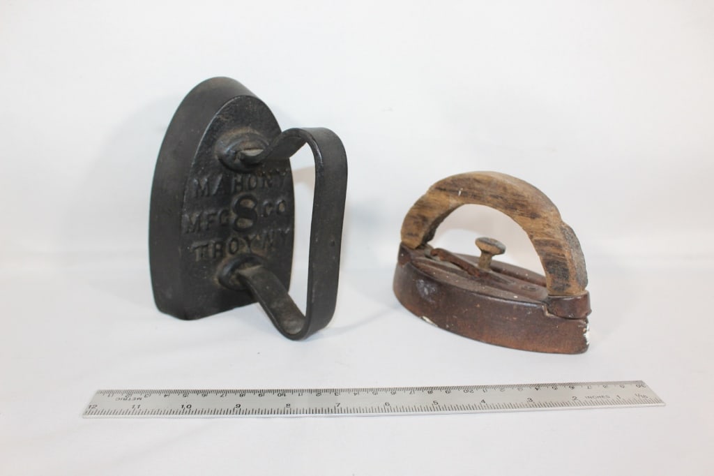 Lot of Cast Iron IRONS /2 (1 of 1)