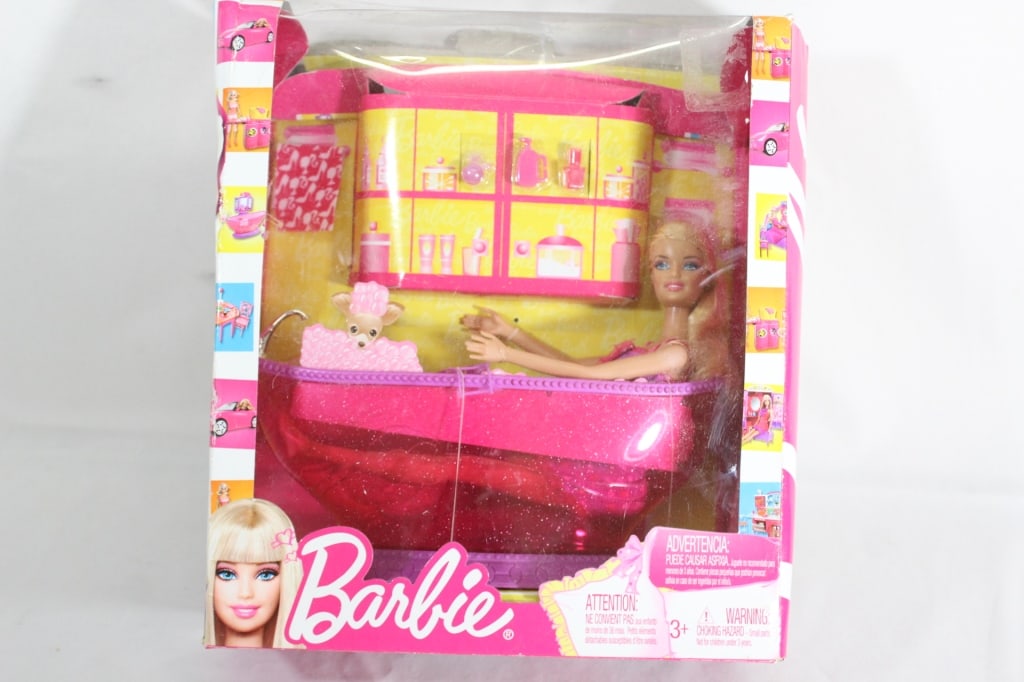 Mattel 2010 Barbie Bathtime Fun: Includes Bathtub, Toiletries, Towel & Bath Wrap Good overall as pictured