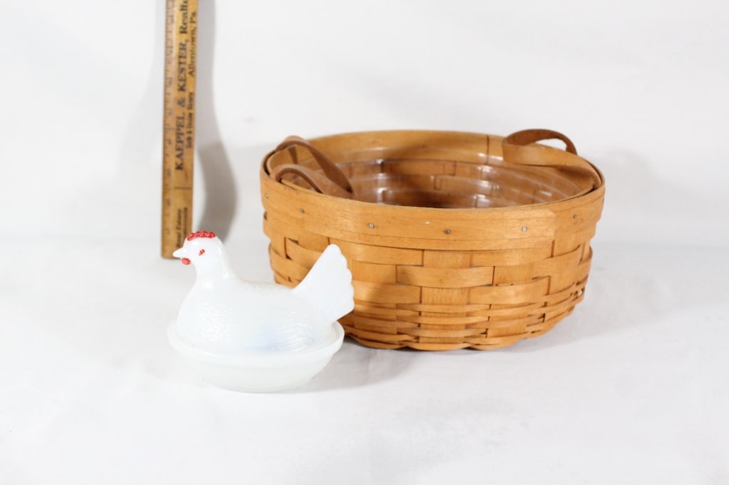 Large Longaberger basket,nesting chicken: Good overall as pictured