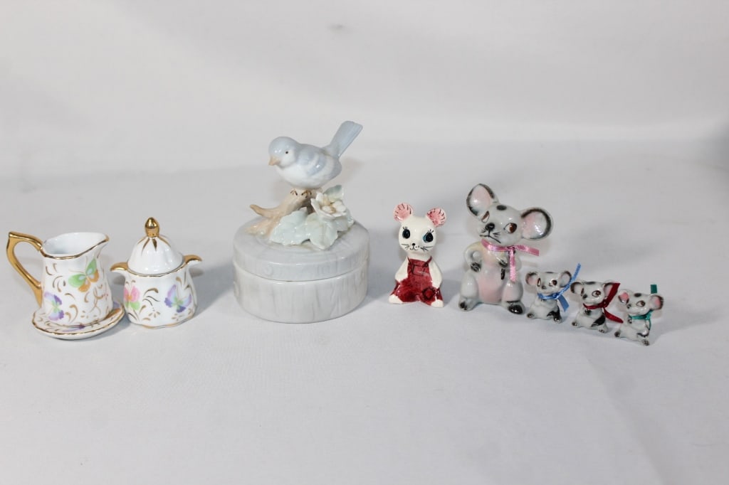 Large lot of VTG ceramic figurines (1 of 4)