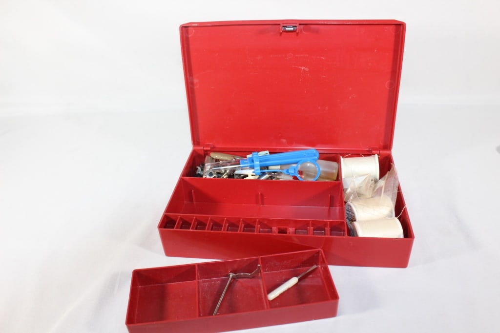 Bernina Sewing Box with Contents (1 of 3)