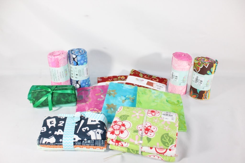 Lot of Quilting Fabric, Batik, Fat Quarter etc.: Good overall as pictured