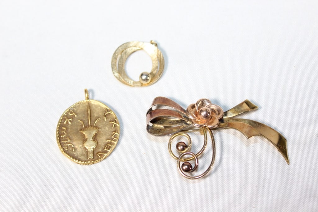 Gold Filled Brooches; Met. of Art Replica Coin Pen: Metropolitan of Art Replica Coin Pendant - 2 brooches - Gold Filled