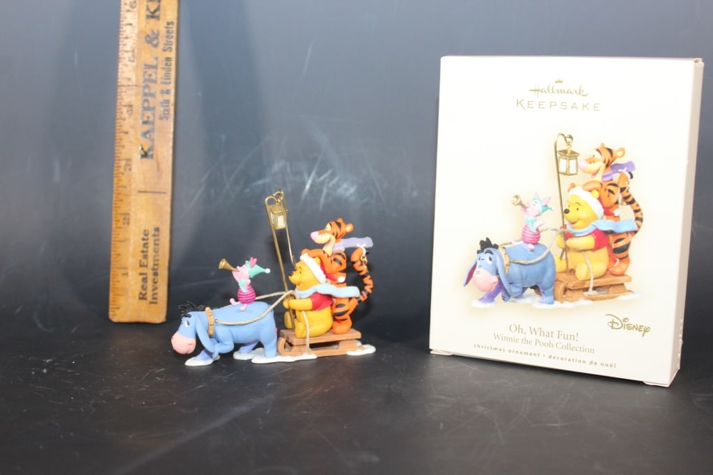Hallmark Keepsake Disney Christmas ornament (1 of 5)