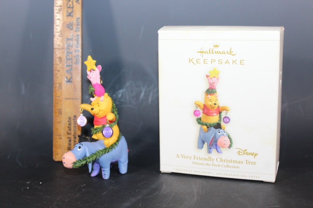 Hallmark Keepsake Disney Christmas ornament (1 of 5)