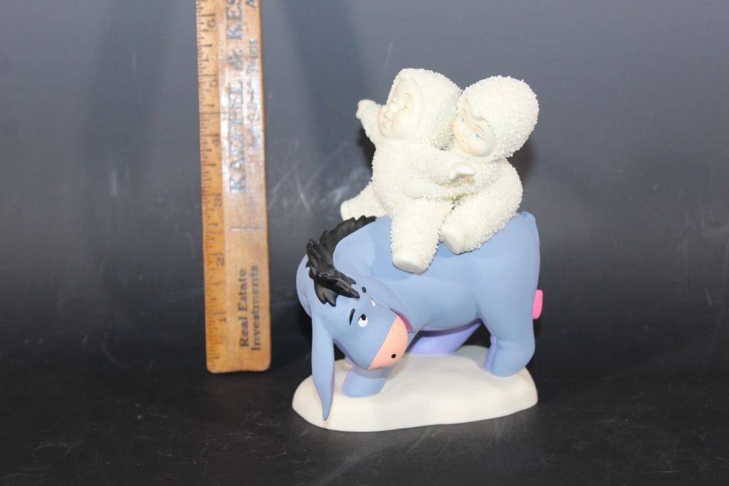 Snowbabies Walt Disney Showcase guest collection: Snowbabies The Guest Collection "Riding with friends" roughly 5 inches tall Good overall as pictured *Proceeds from this lot benefit the Rotary Club of