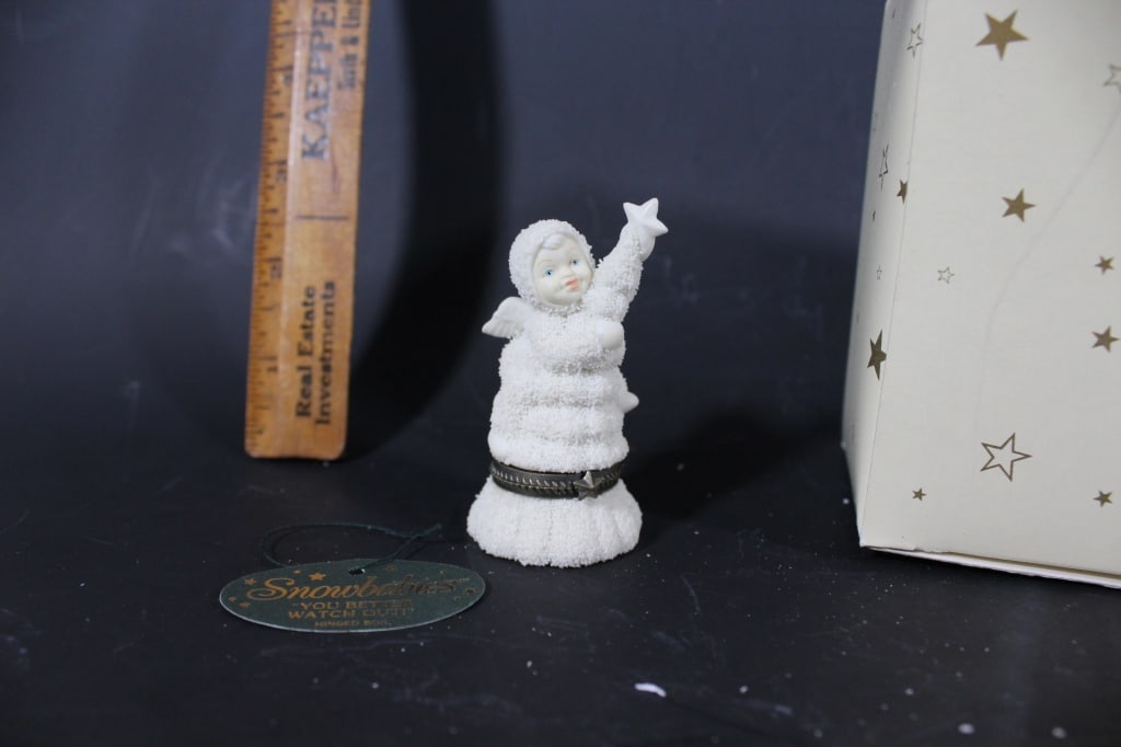 Snowbabies Friendship Club 1998-1999: Department 56 Snowbabies "You better watch out" Good overall condition Roughly 3" tall *Proceeds from this lot benefit the Rotary Club of