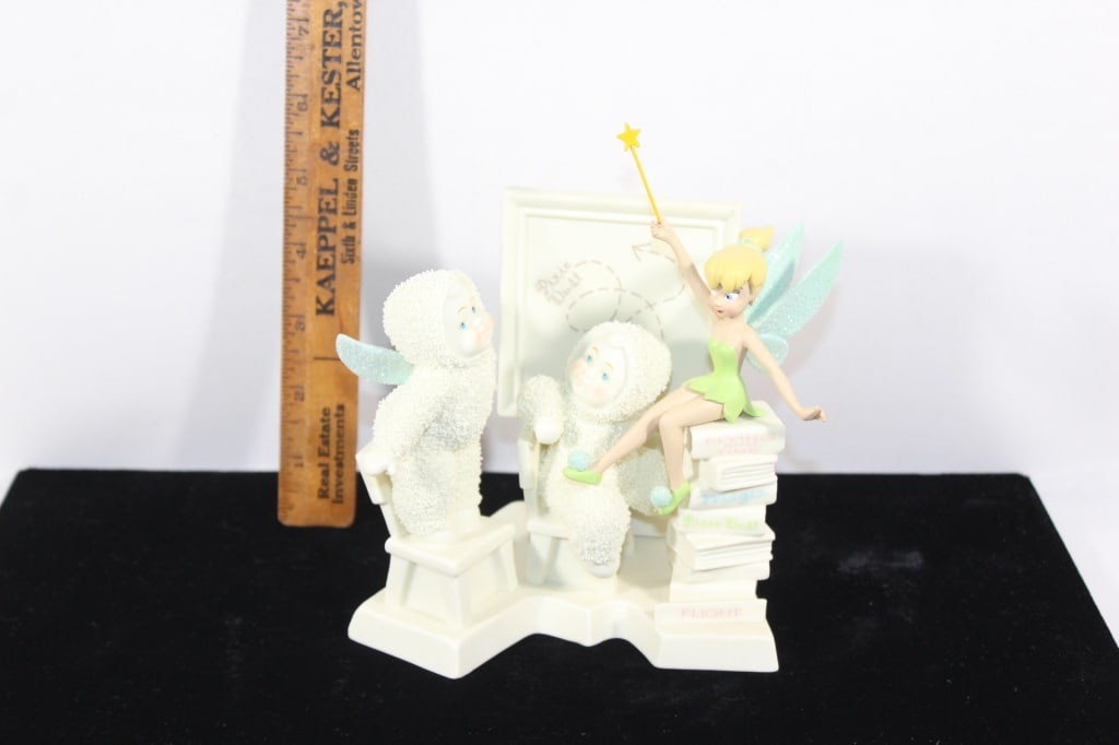 Snowbabies "Tinks Flight School' 2007 figurine: Roughly 5 inches tall Good overall as pictured *Proceeds from this lot benefit the Rotary Club of Greater Gainesville (Fla.)