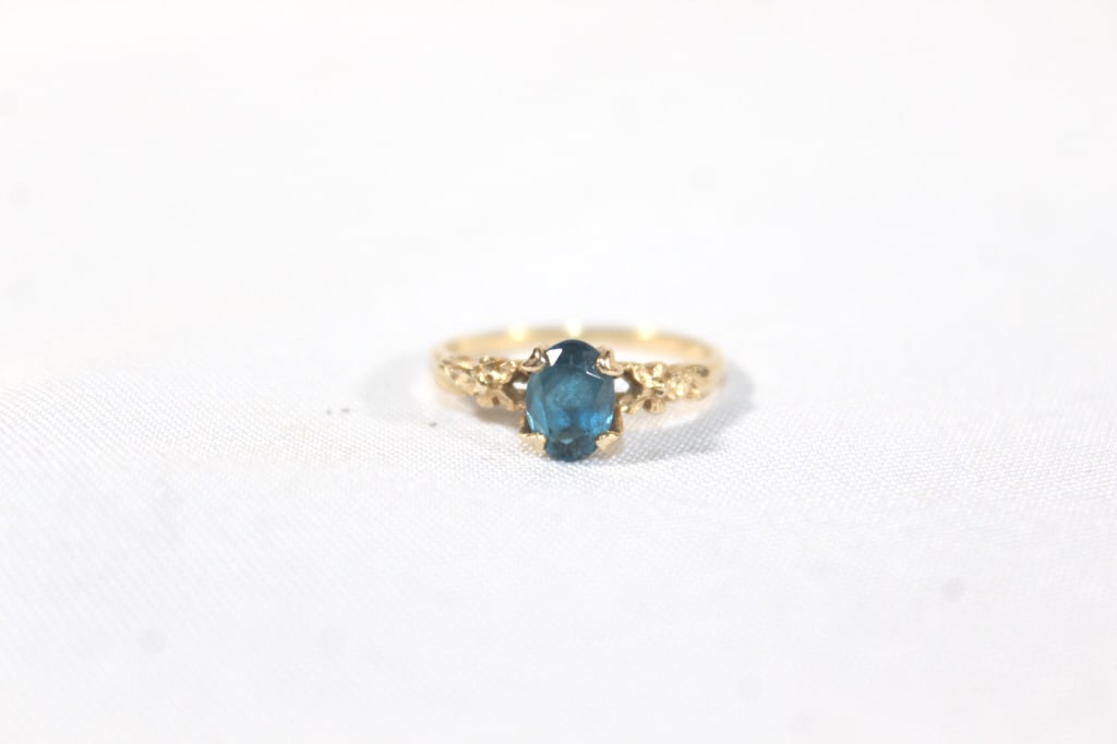 14kt Gold & Aquamarine? Ring Size 6 (1 of 3)