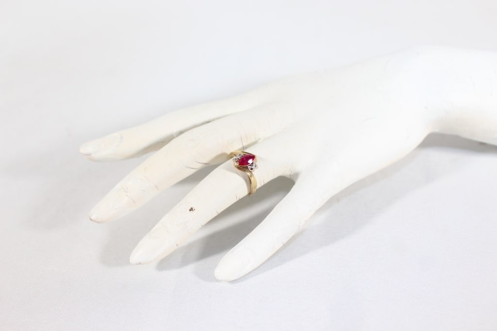 10kt Gold Ring w Pink Stone.  Size 6.5 (1 of 3)