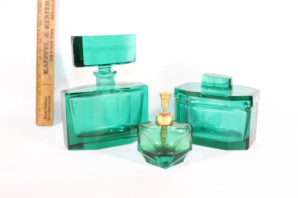 Green Glass Perfume Set (1 of 5)