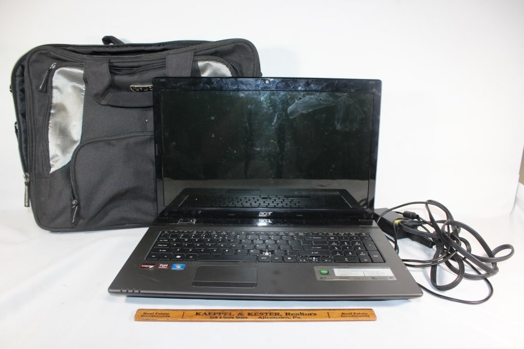 Used Acer Laptop with Charger and Carry Case (1 of 2)