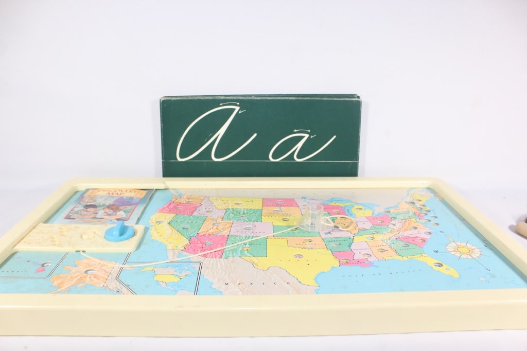 Classroom Set Map and Cursive Letters: Good Condtion Classroom Set Map and Cursive Letters. Good overall as pictured *Proceeds from this lot benefit the Rotary Club of Greater Gainesville (Fla.)