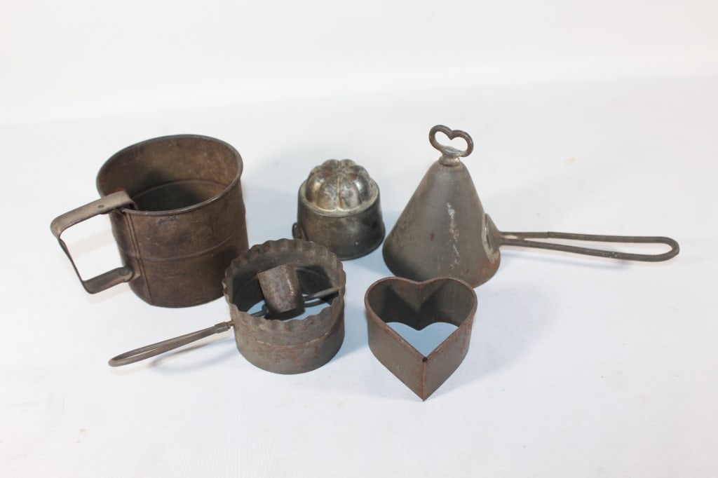 Lot of Antique Kitchen Items - Ice cream Scoop, et (1 of 3)