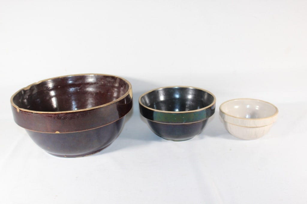 Trio of Antique Mixing Bowls (1 of 5)