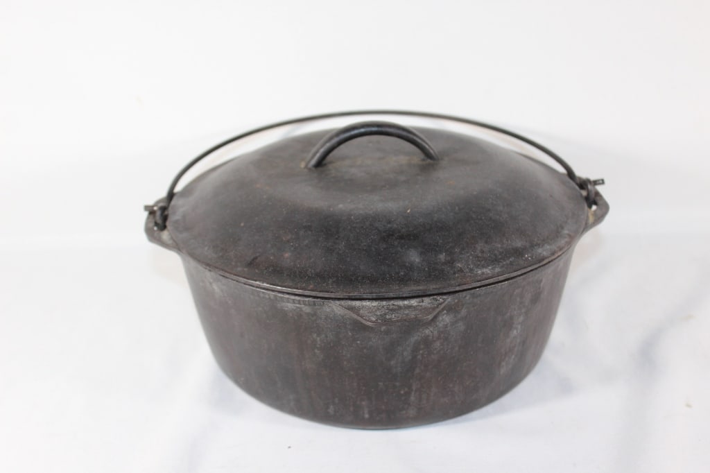No. 8 Cast Iron Dutch Oven: Good overall as pictured