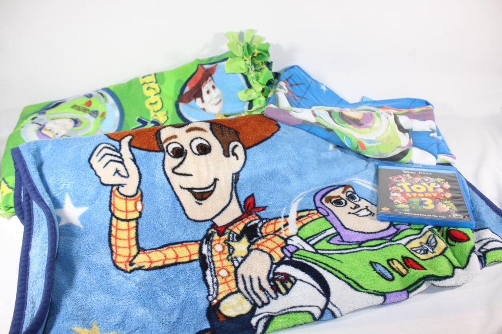 Toy Story - 2 Blankets - Lrg Pillowcase & Blue Ray: Good overall as pictured *Proceeds from this lot benefit the Rotary Club of Greater Gainesville (Fla.)