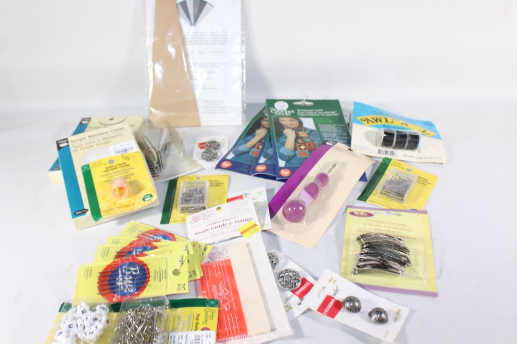 Lot of Sewing Notions / Crochet / Quilting: Good overall as pictured