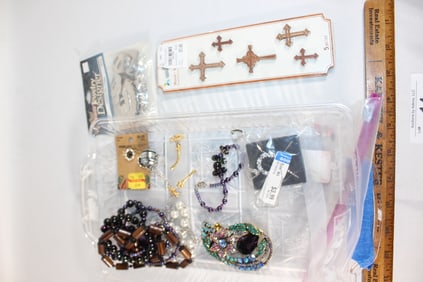 Brooches,Costume jewelry,jewelry embellishments