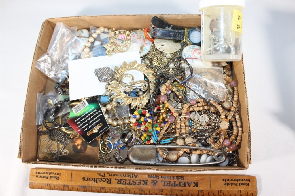 Large lot of mixed costume jewelry (1 of 3)